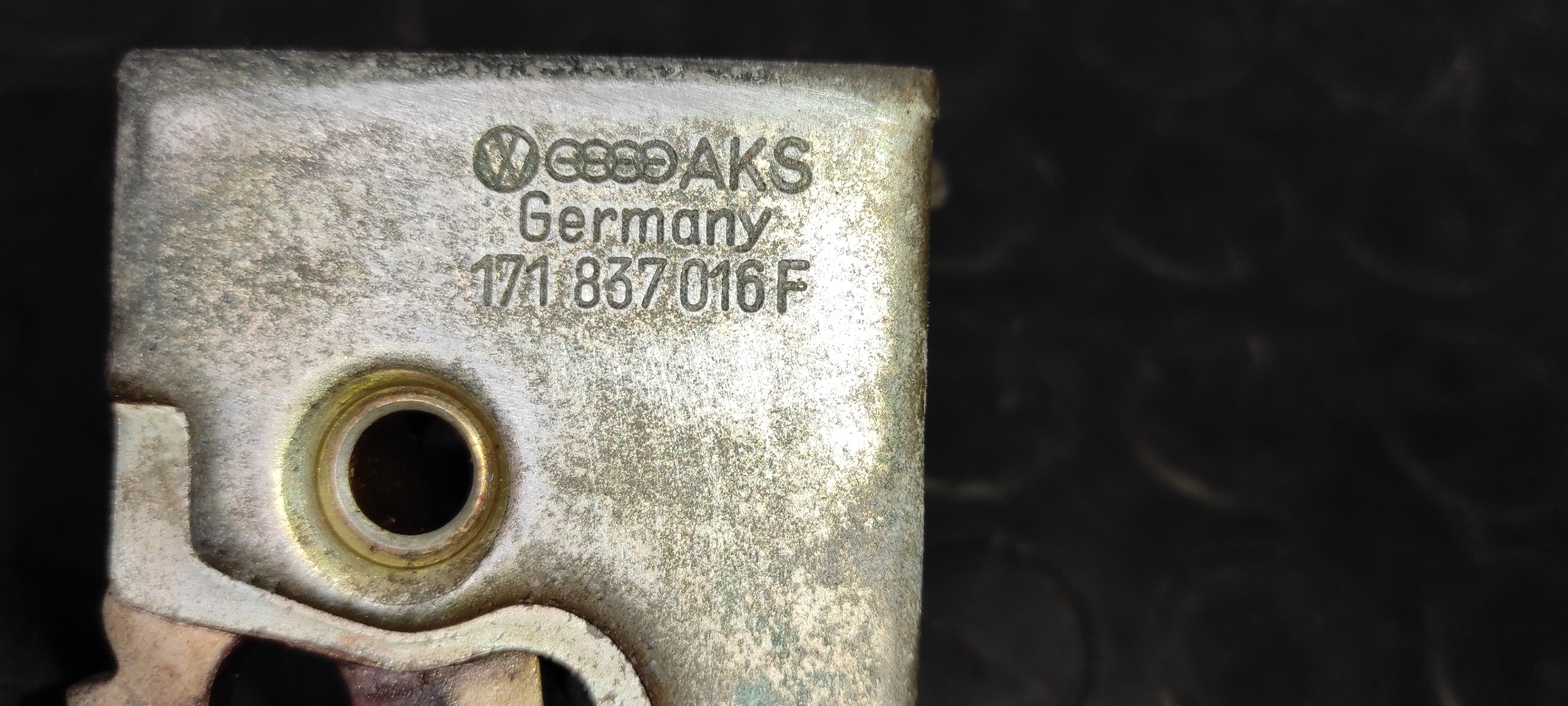 CERRADURA PUERTA DELANTERA DERECHA VOLKSWAGEN GOLF I (171/173) - vista 2