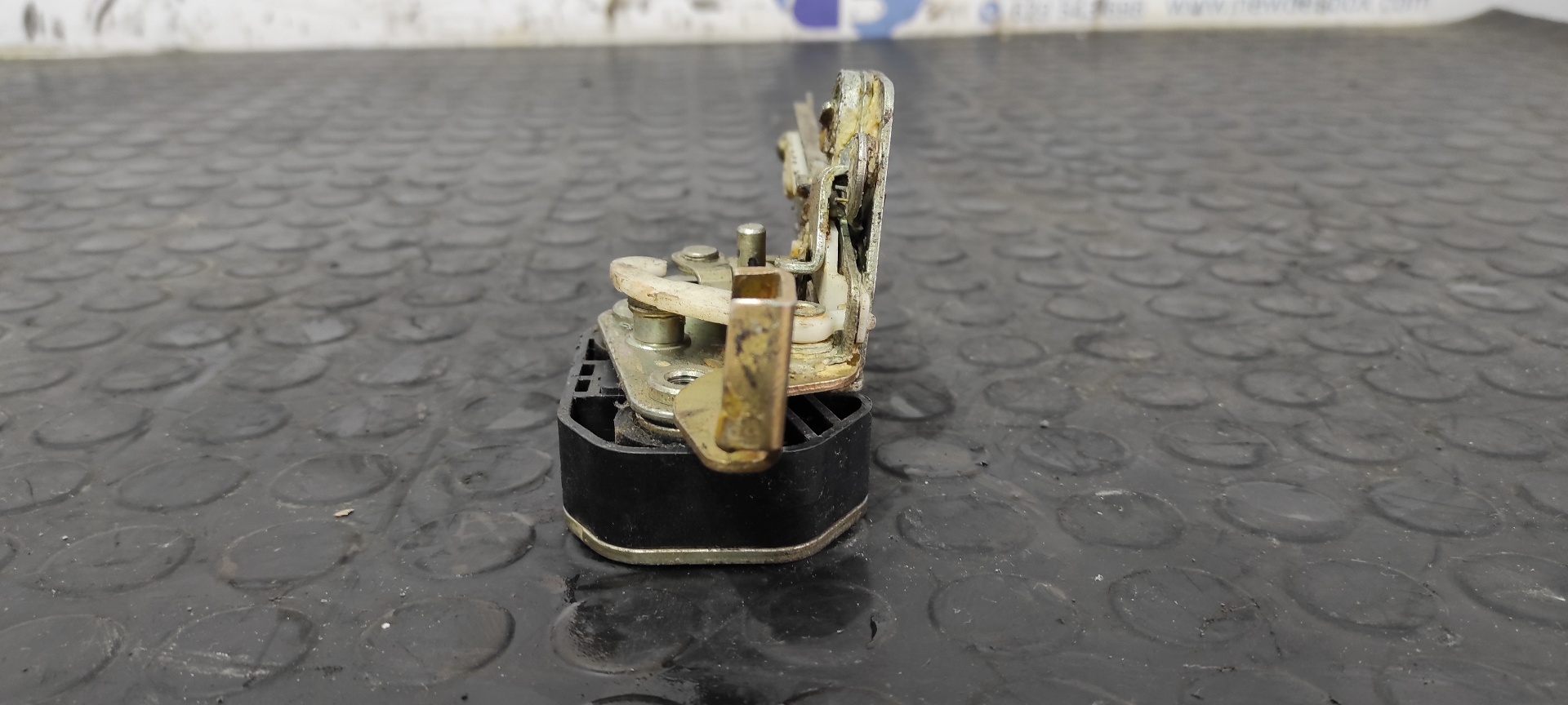 CERRADURA PUERTA DELANTERA DERECHA MERCEDES-BENZ MB 100 D CAJA CERRADA / COMBI - vista 6