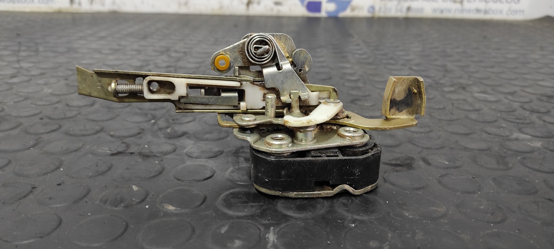 CERRADURA PUERTA TRASERA DERECHA MERCEDES-BENZ MB 100 D CAJA CERRADA / COMBI