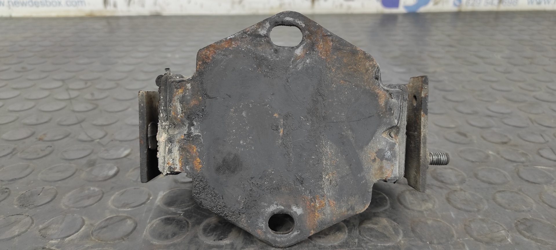 SOPORTE MOTOR MITSUBISHI MONTERO (V20/V40) - vista 3