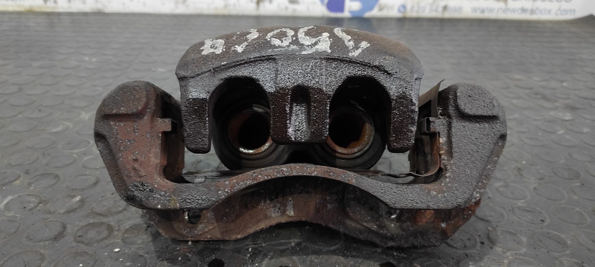 PINZA DE FRENO DELANTERA DERECHA MITSUBISHI MONTERO (V20/V40) - vista 3