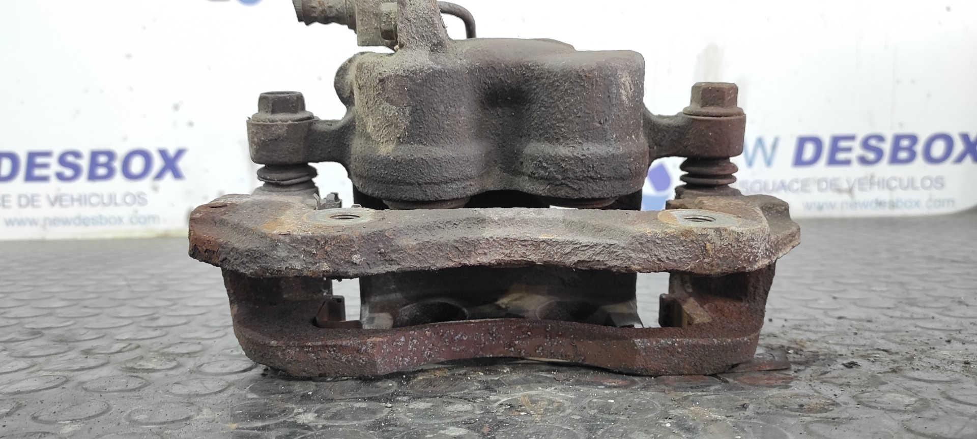 PINZA DE FRENO DELANTERA DERECHA MITSUBISHI MONTERO (V20/V40) - vista 2