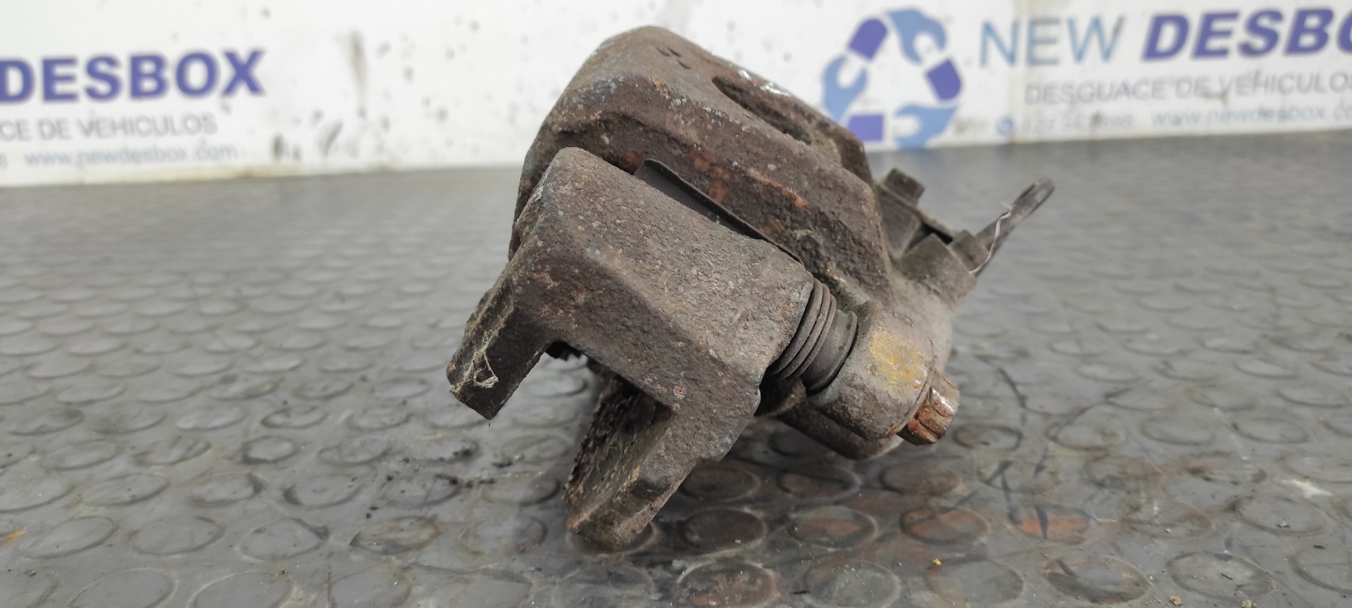 PINZA DE FRENO DELANTERA IZQUIERDA MITSUBISHI MONTERO (V20/V40) - vista 3