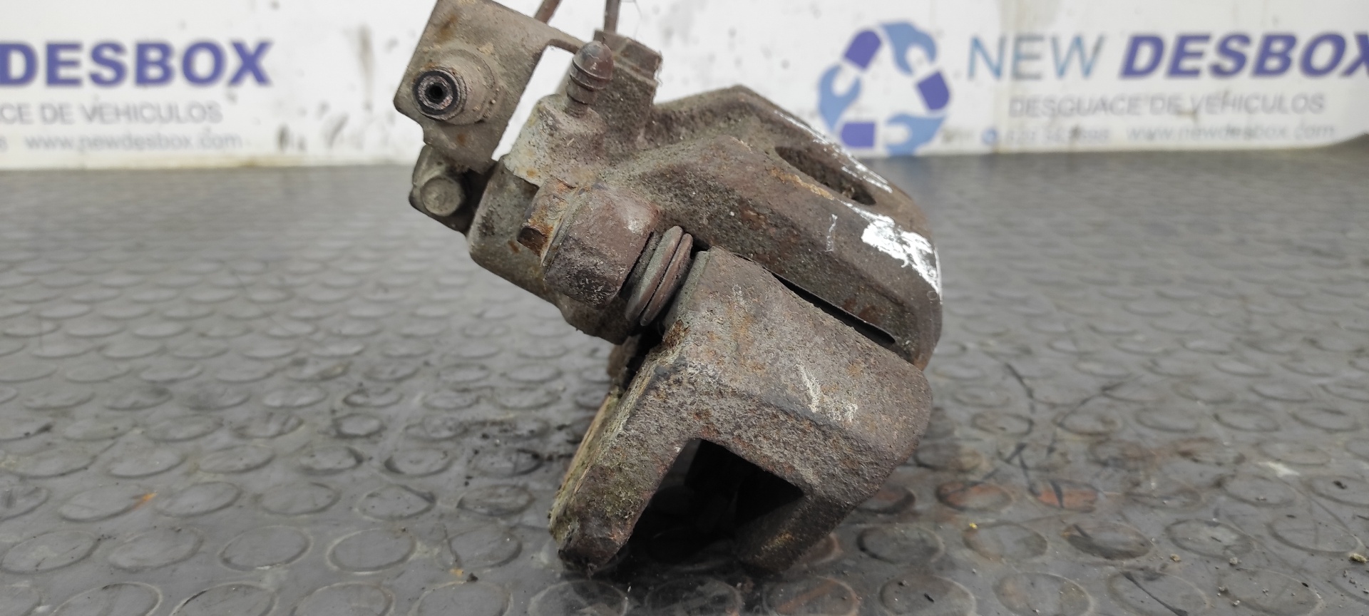 PINZA DE FRENO DELANTERA IZQUIERDA MITSUBISHI MONTERO (V20/V40) - vista 4