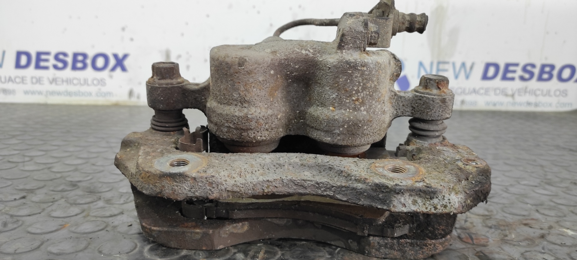 PINZA DE FRENO DELANTERA IZQUIERDA MITSUBISHI MONTERO (V20/V40) - vista 2