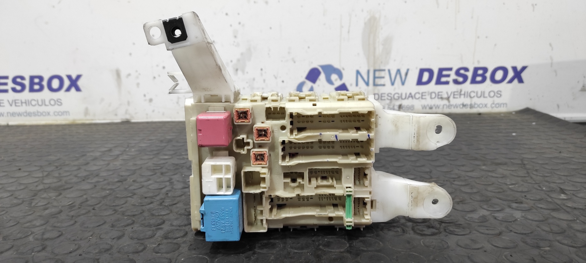 CAJA RELES / FUSIBLES TOYOTA AURIS