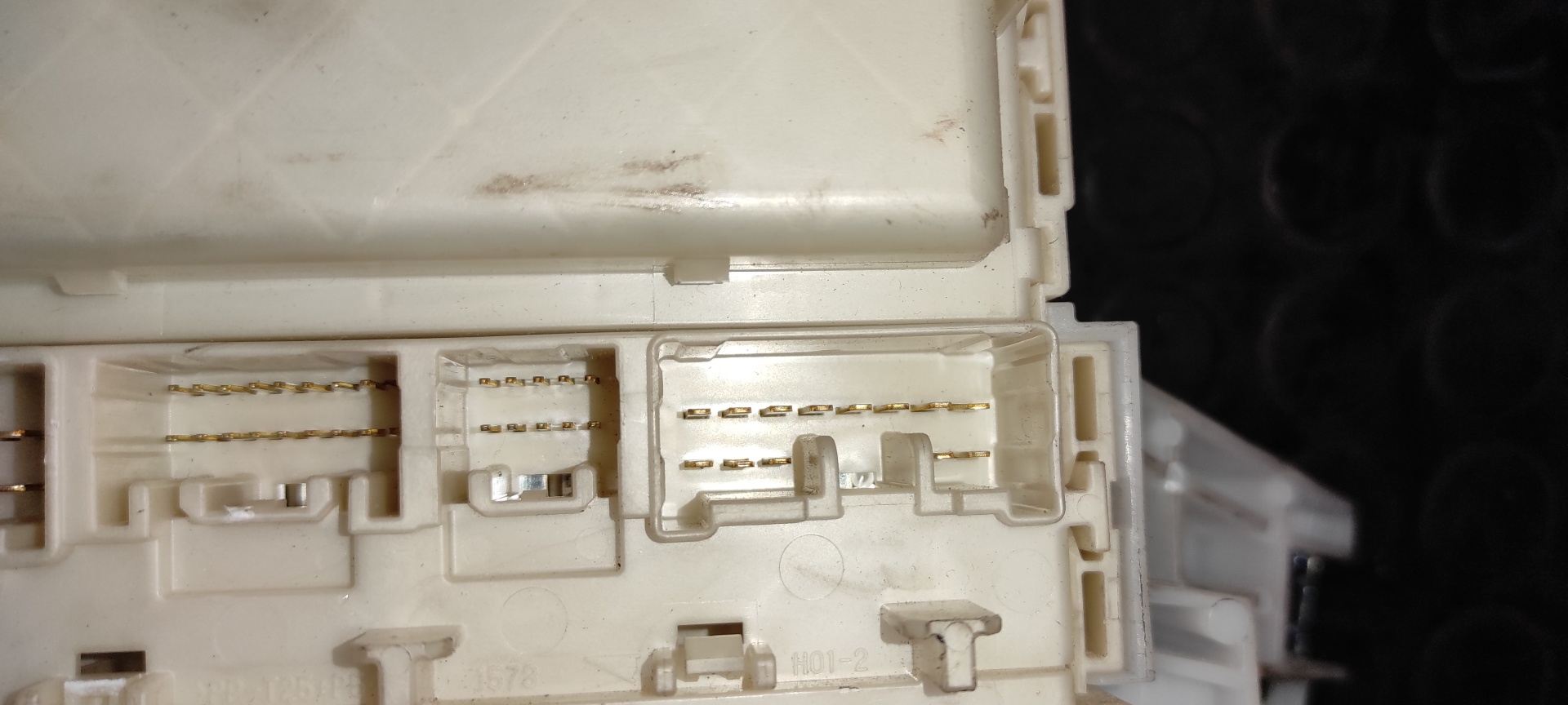 CAJA RELES / FUSIBLES TOYOTA AURIS - vista 3