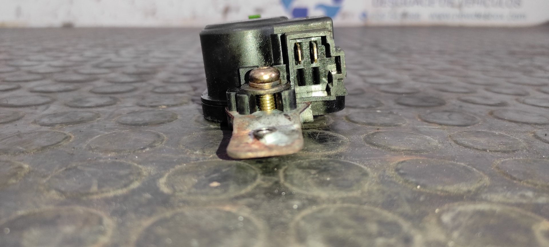 MOTOR CIERRE CENTRALIZADO DELANTERO DERECHO MITSUBISHI MONTERO (V20/V40) - vista 2