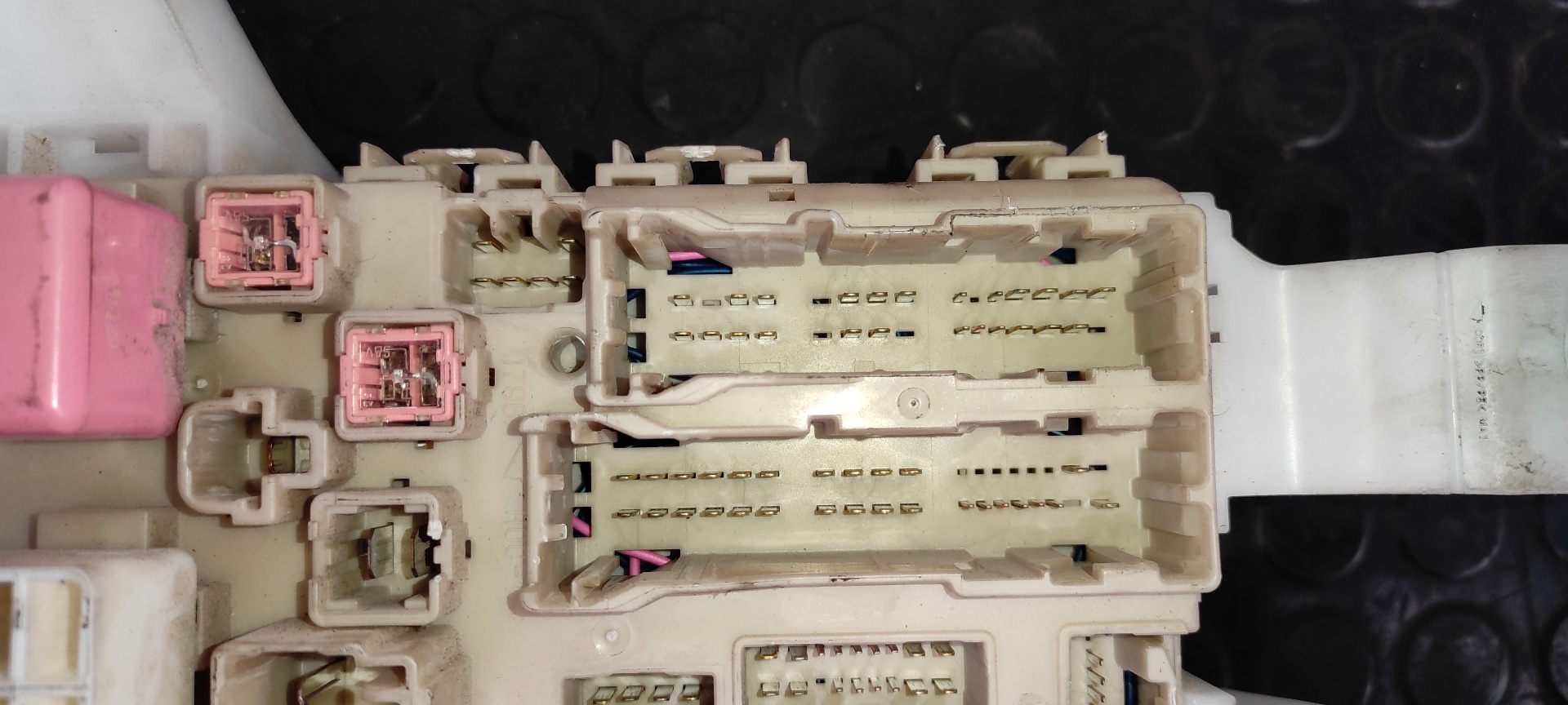 CAJA RELES / FUSIBLES TOYOTA VERSO 2.0 - vista 3