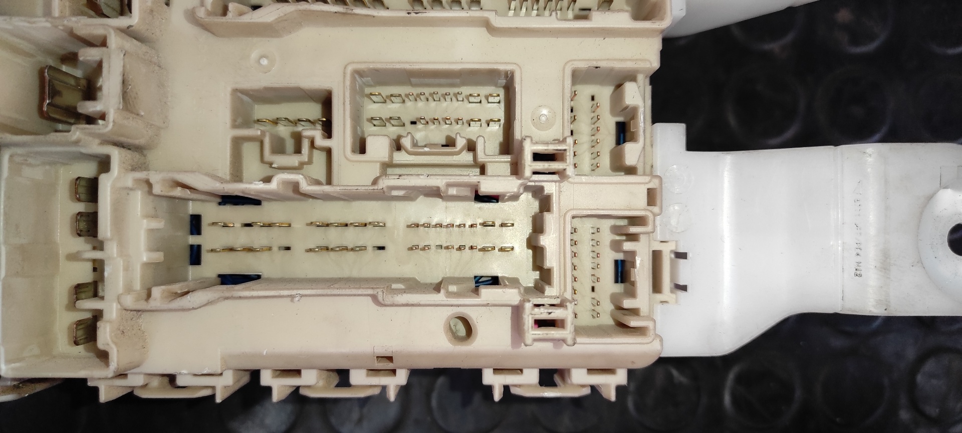 CAJA RELES / FUSIBLES TOYOTA VERSO 2.0 - vista 11