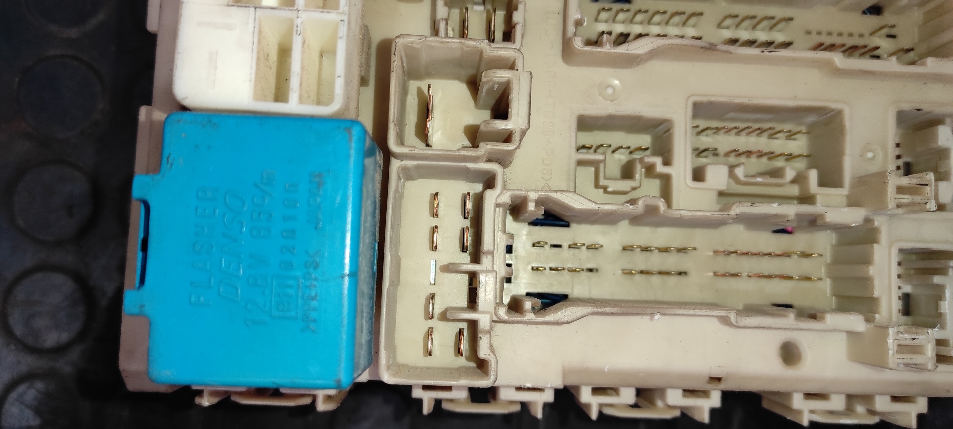 CAJA RELES / FUSIBLES TOYOTA VERSO 2.0 - vista 8