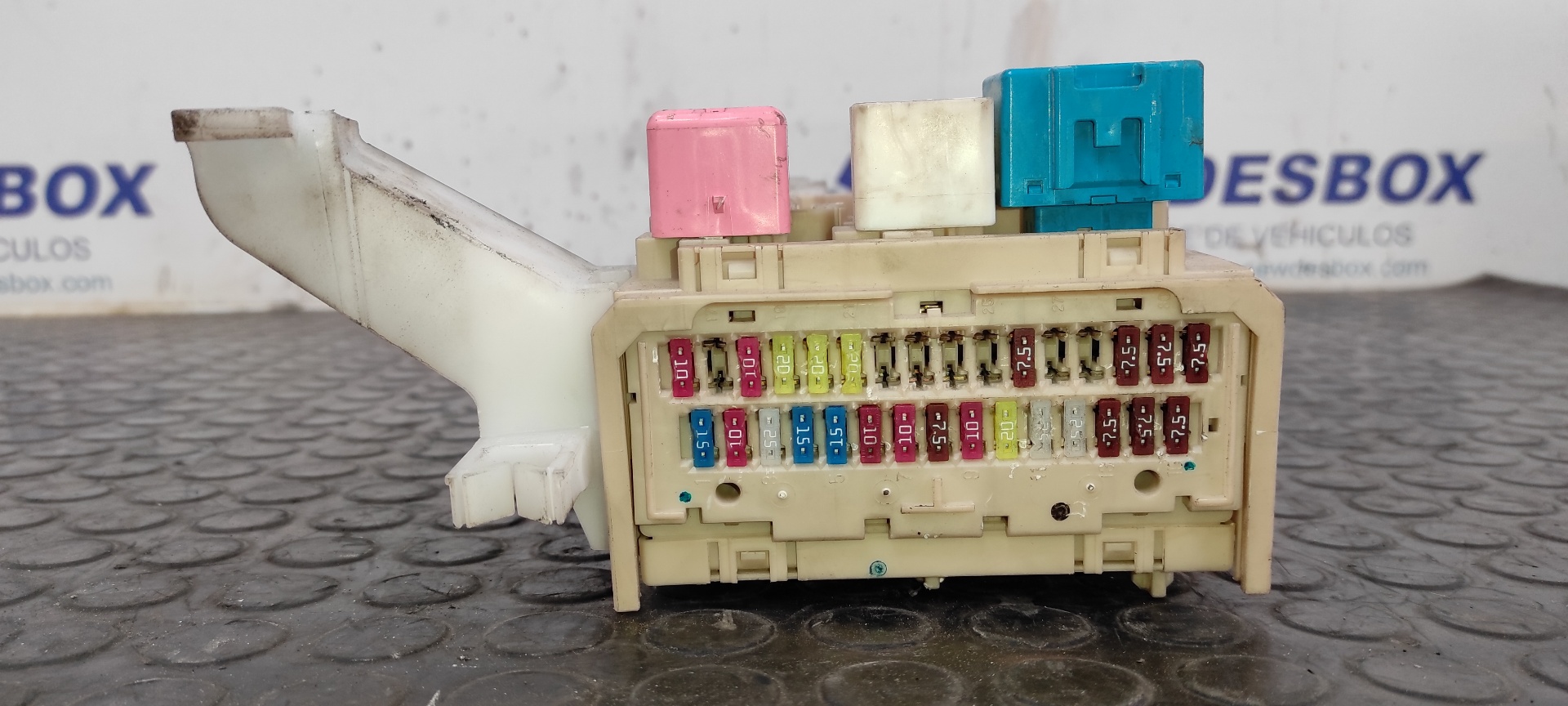 CAJA RELES / FUSIBLES TOYOTA VERSO 2.0 - vista 9