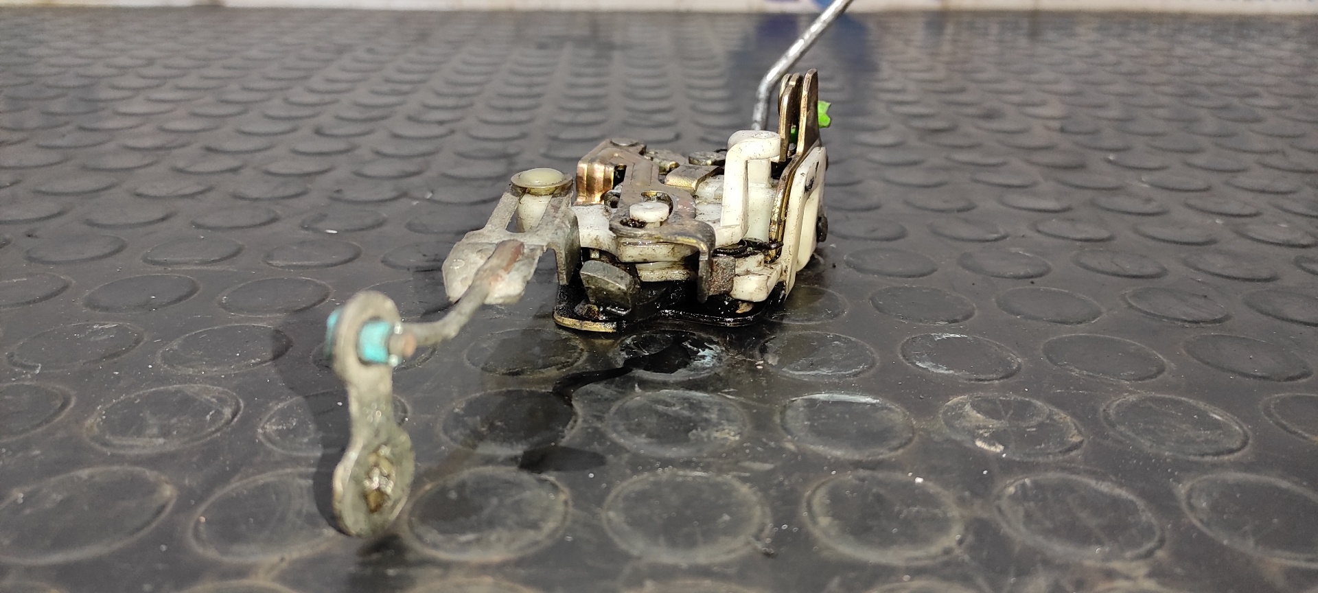 CERRADURA PUERTA DELANTERA DERECHA MITSUBISHI MONTERO (V20/V40) - vista 2