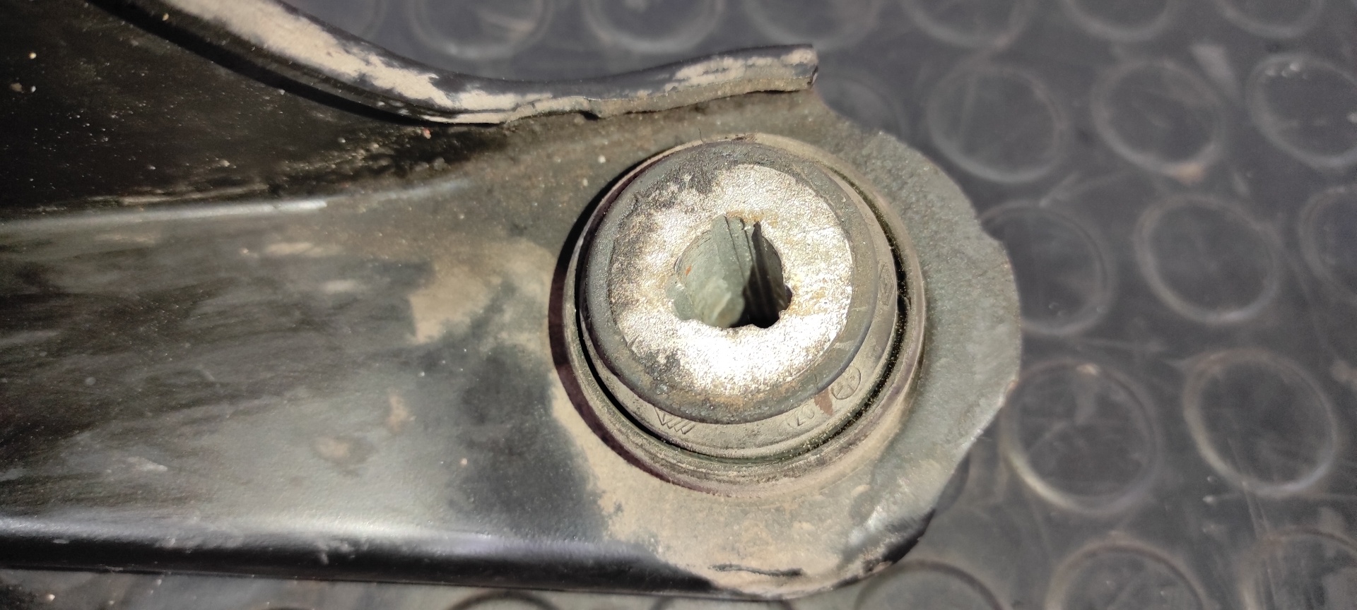 BRAZO DERECHO INFERIOR DELANTERO RENAULT TWINGO - vista 3