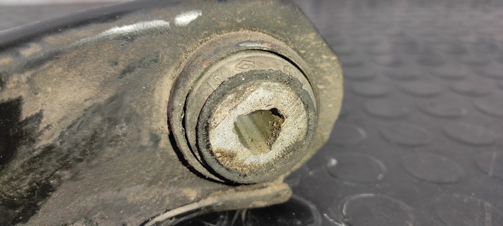 BRAZO DERECHO INFERIOR DELANTERO RENAULT TWINGO - vista 5