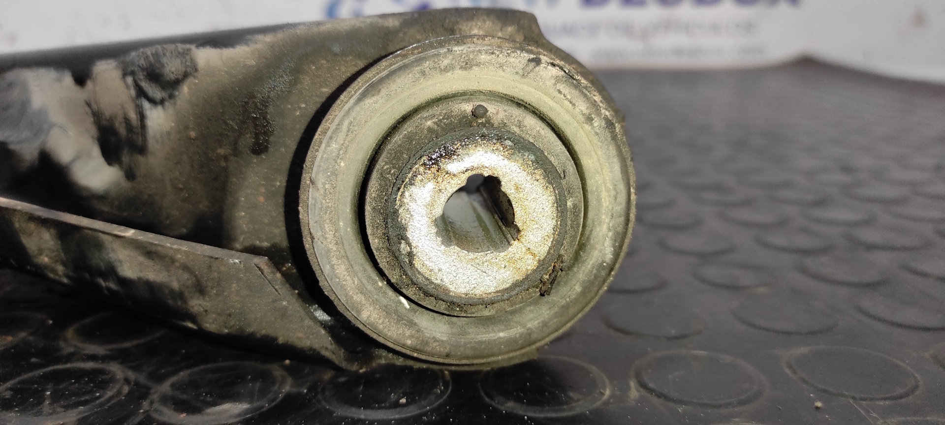 BRAZO DERECHO INFERIOR DELANTERO RENAULT TWINGO - vista 2