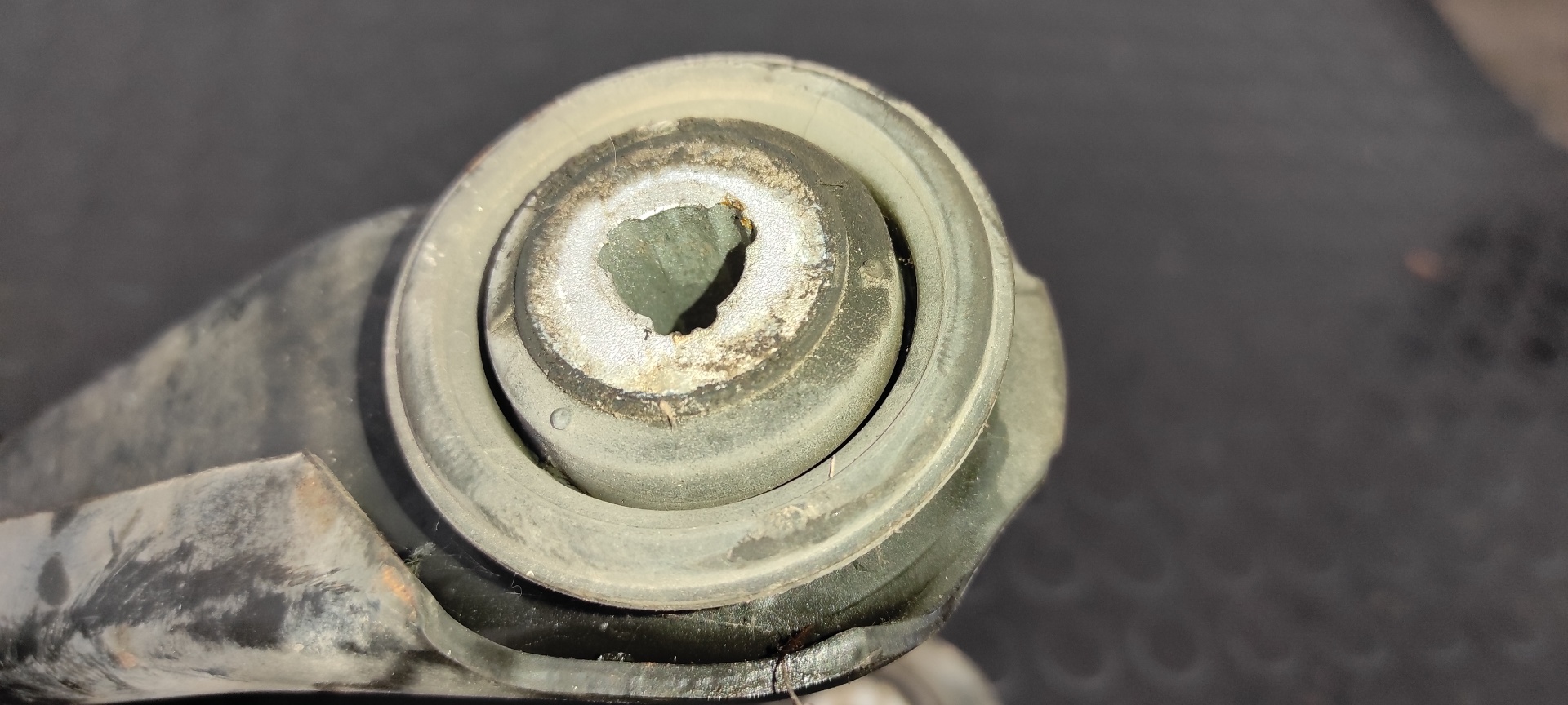 BRAZO IZQUIERDO INFERIOR DELANTERO RENAULT TWINGO - vista 3