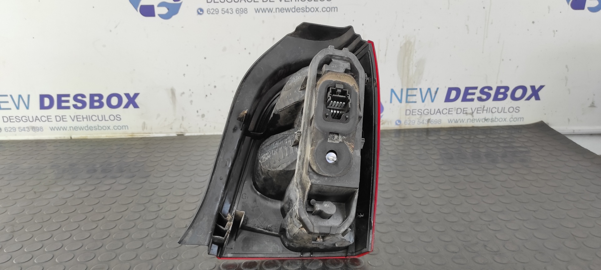 PILOTO TRASERO IZQUIERDO RENAULT TWINGO - vista 2