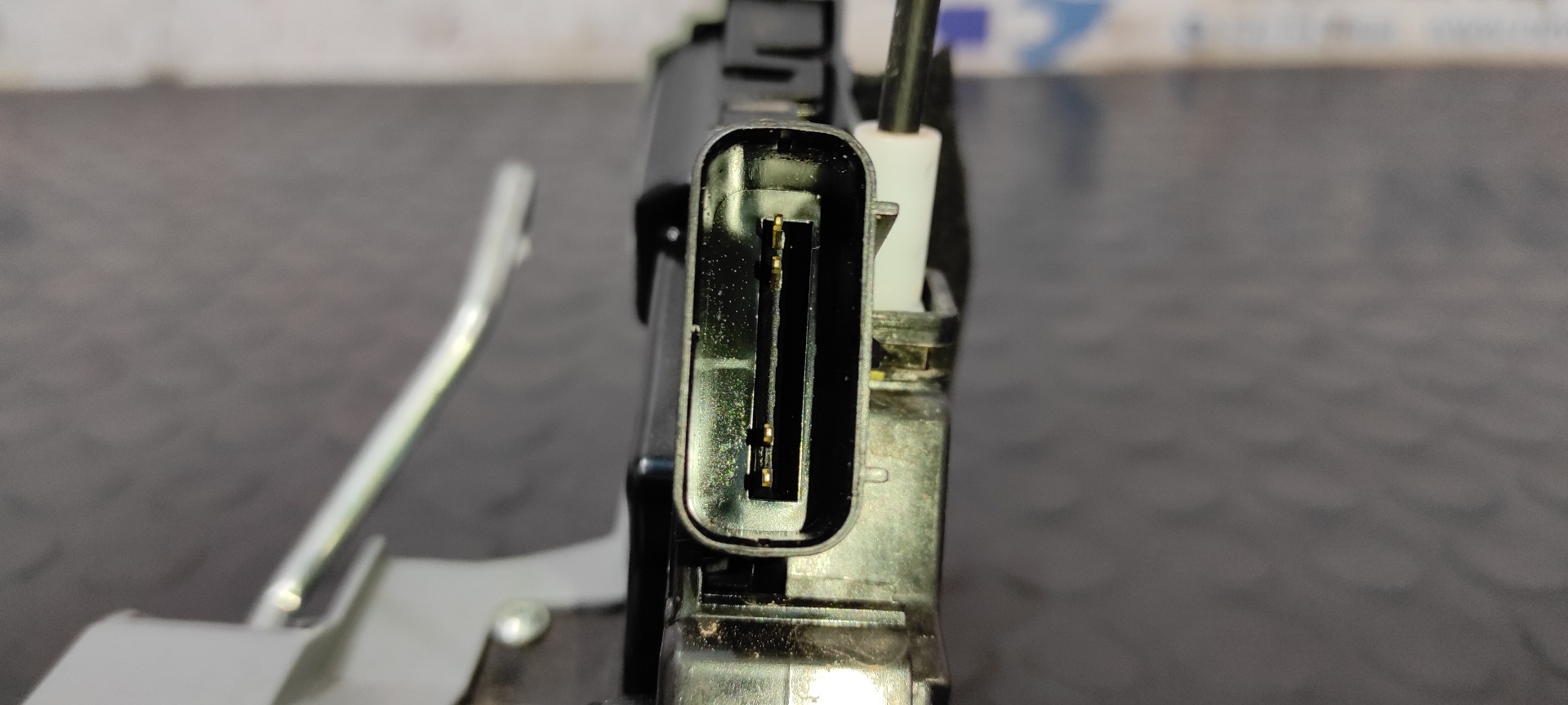 CERRADURA PUERTA TRASERA DERECHA HYUNDAI I20 ACTIVE - vista 2