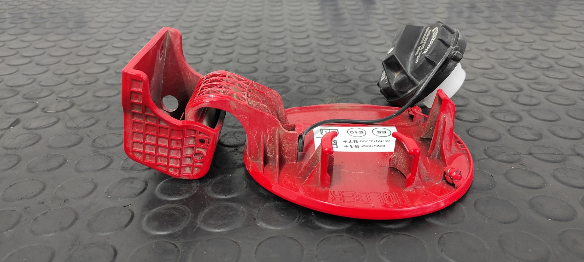 TAPA EXTERIOR COMBUSTIBLE HYUNDAI I20 ACTIVE - vista 8