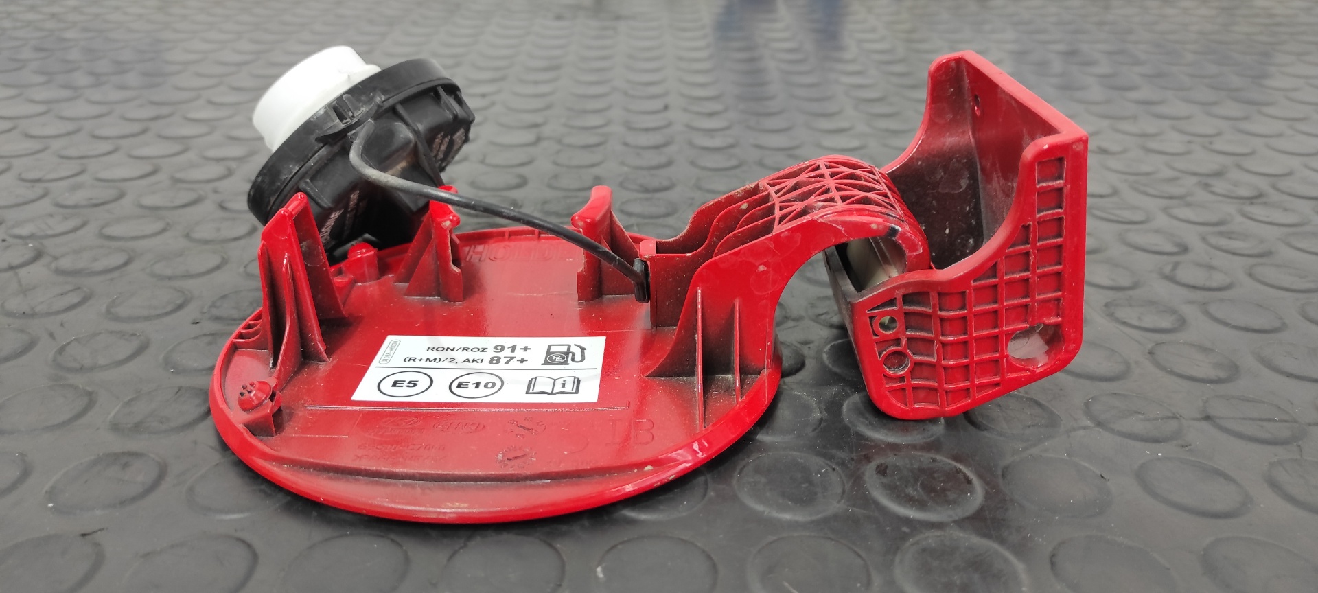 TAPA EXTERIOR COMBUSTIBLE HYUNDAI I20 ACTIVE - vista 6