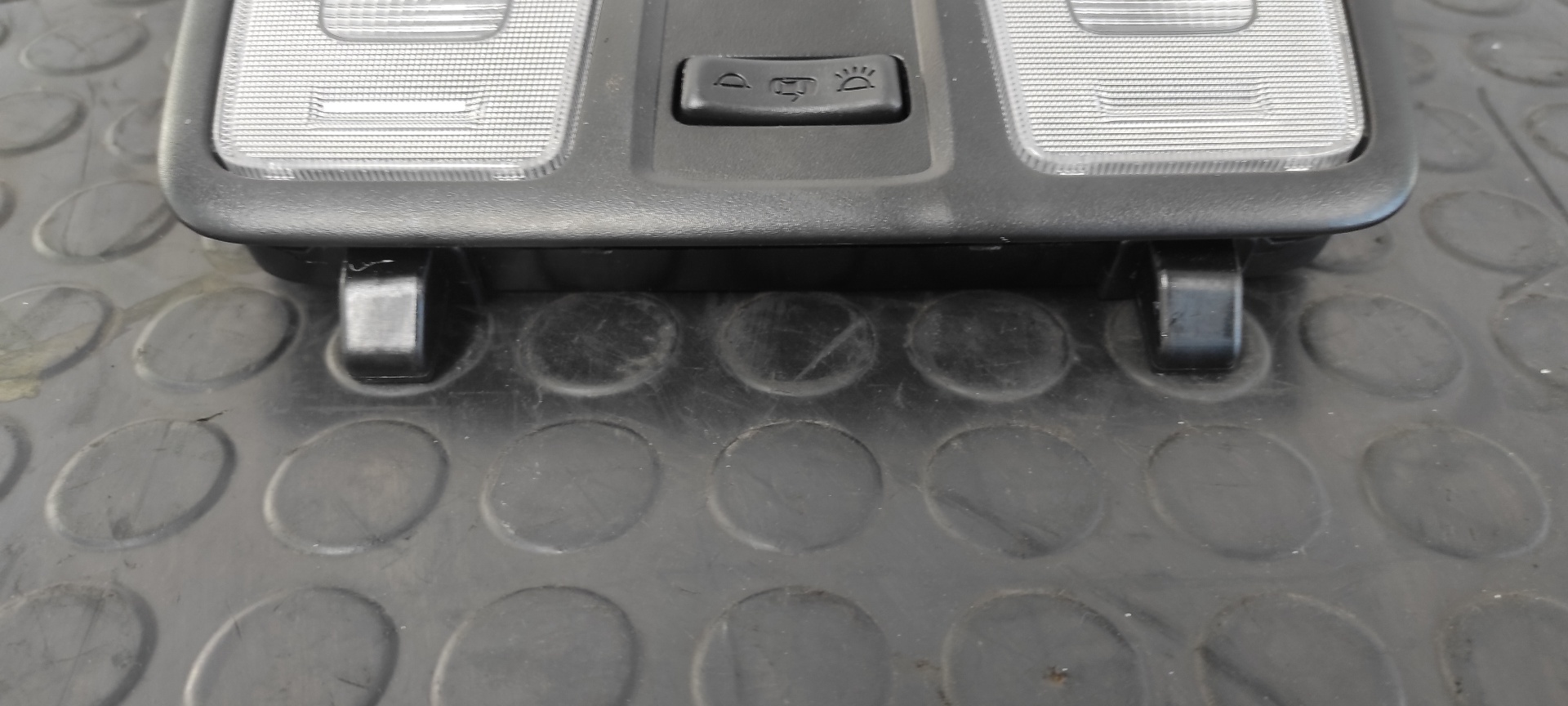 LUZ INTERIOR HYUNDAI I20 ACTIVE - vista 8