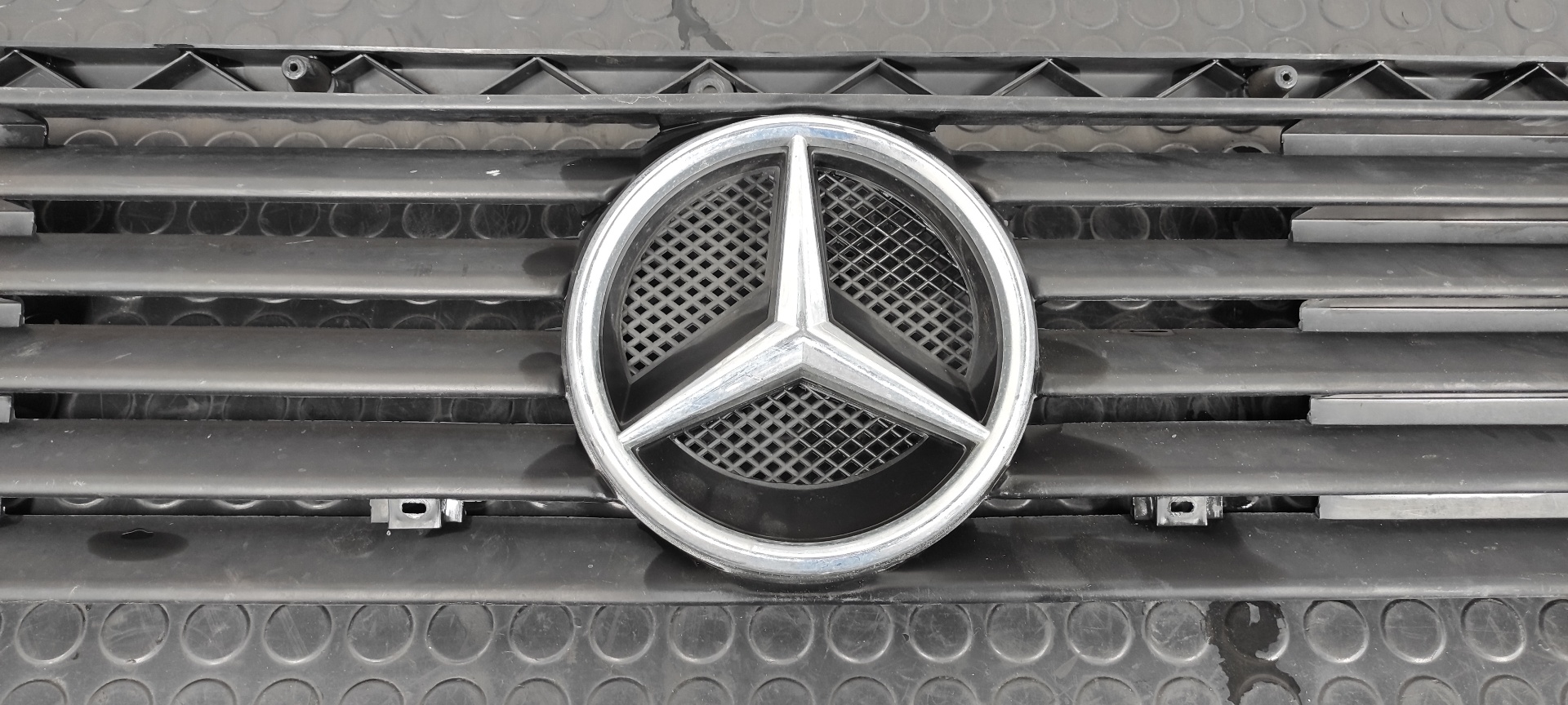 REJILLA DELANTERA MERCEDES-BENZ MB 100 D CAJA CERRADA / COMBI - vista 6