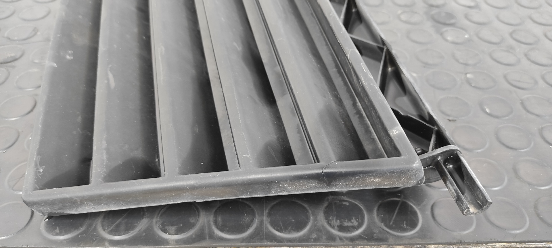 REJILLA DELANTERA MERCEDES-BENZ MB 100 D CAJA CERRADA / COMBI - vista 2