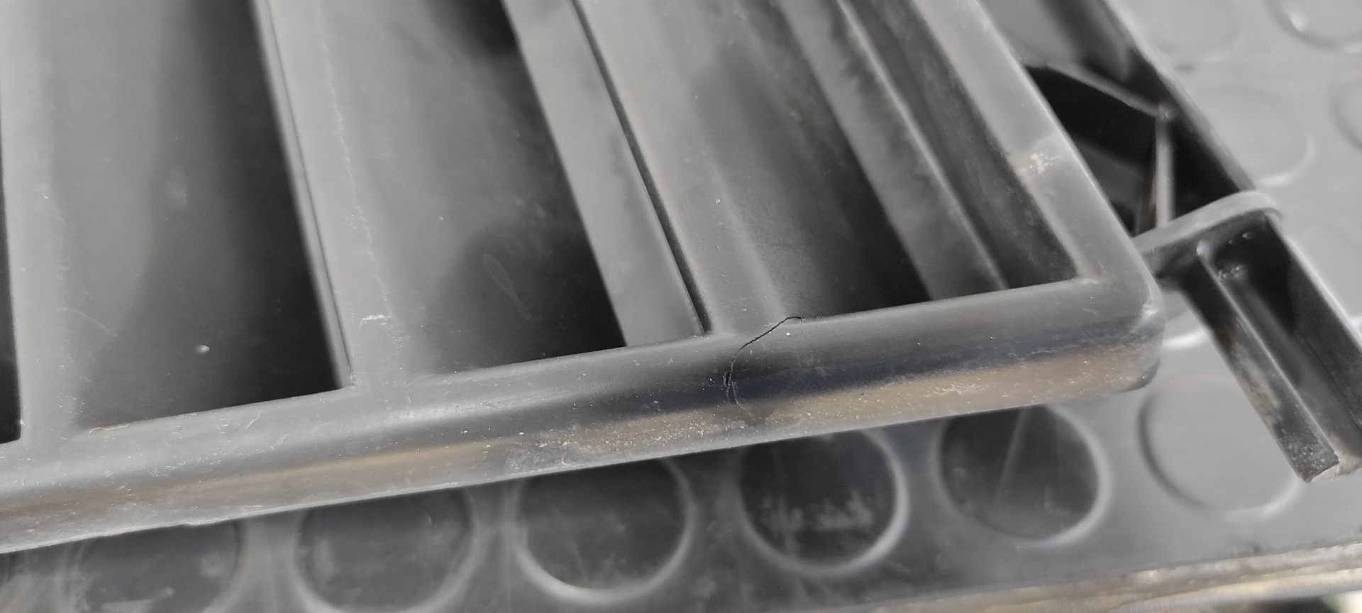 REJILLA DELANTERA MERCEDES-BENZ MB 100 D CAJA CERRADA / COMBI - vista 4