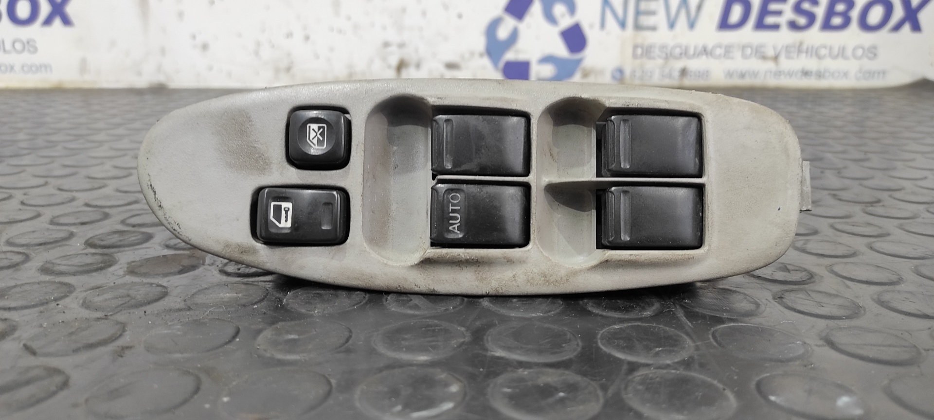 MANDO ELEVALUNAS DELANTERO IZQUIERDO NISSAN ALMERA TINO (V10M)