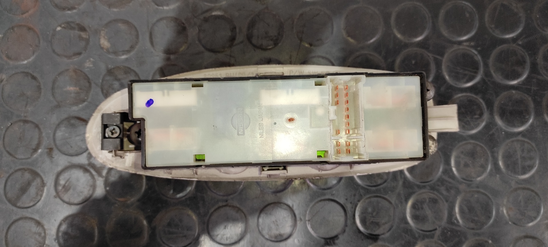 MANDO ELEVALUNAS DELANTERO IZQUIERDO NISSAN ALMERA TINO (V10M) - vista 4