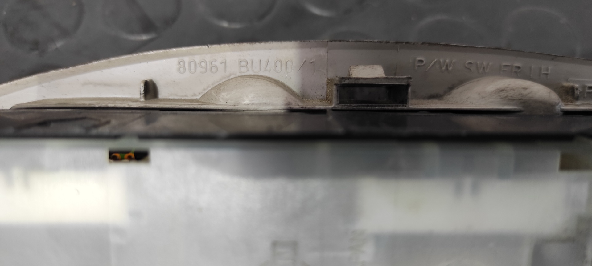 MANDO ELEVALUNAS DELANTERO IZQUIERDO NISSAN ALMERA TINO (V10M) - vista 5