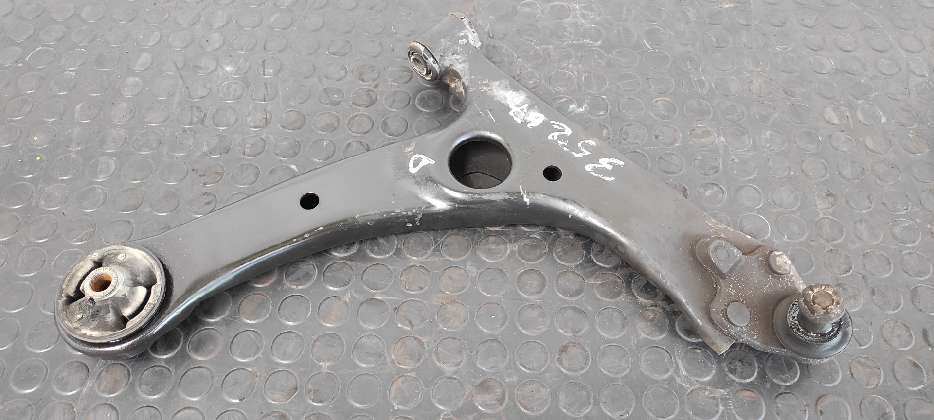 BRAZO DERECHO INFERIOR DELANTERO TOYOTA COROLLA VERSO (R1)