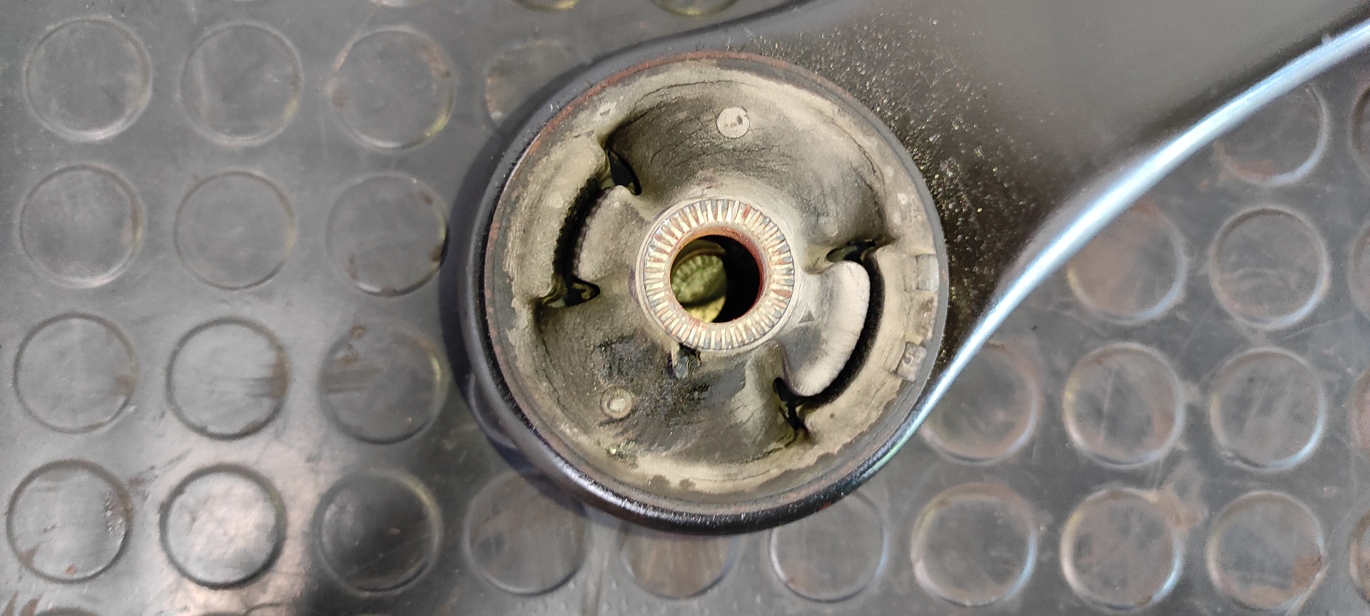 BRAZO DERECHO INFERIOR DELANTERO TOYOTA COROLLA VERSO (R1) - vista 4