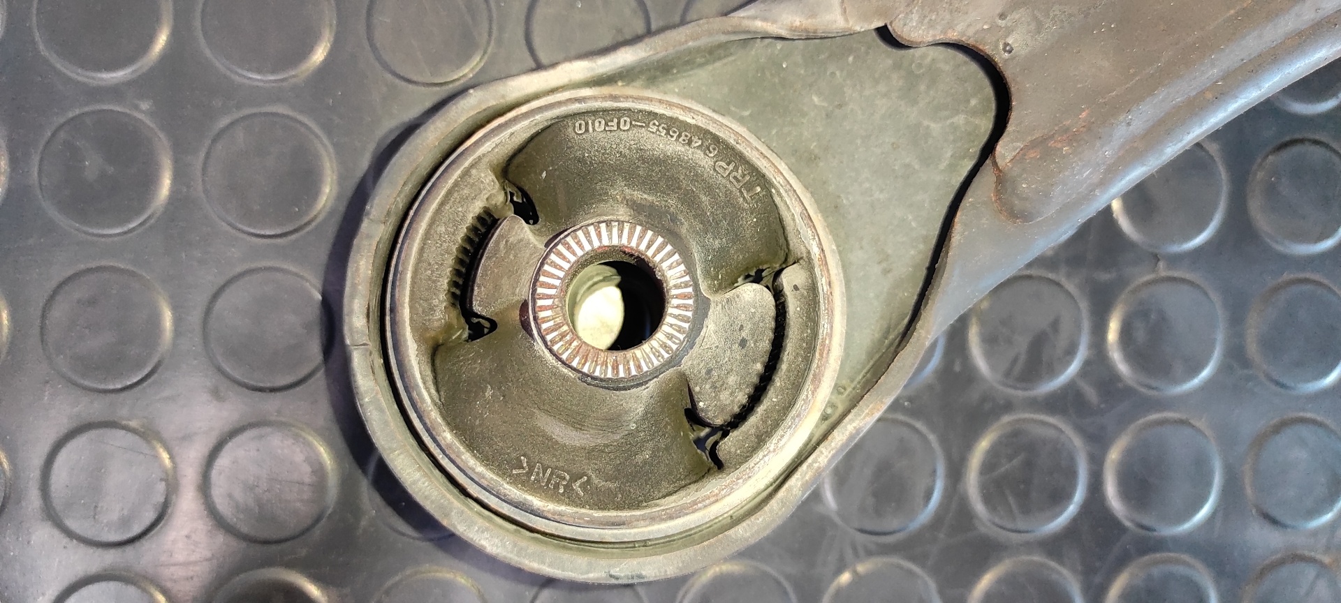 BRAZO IZQUIERDO INFERIOR DELANTERO TOYOTA COROLLA VERSO (R1) - vista 2