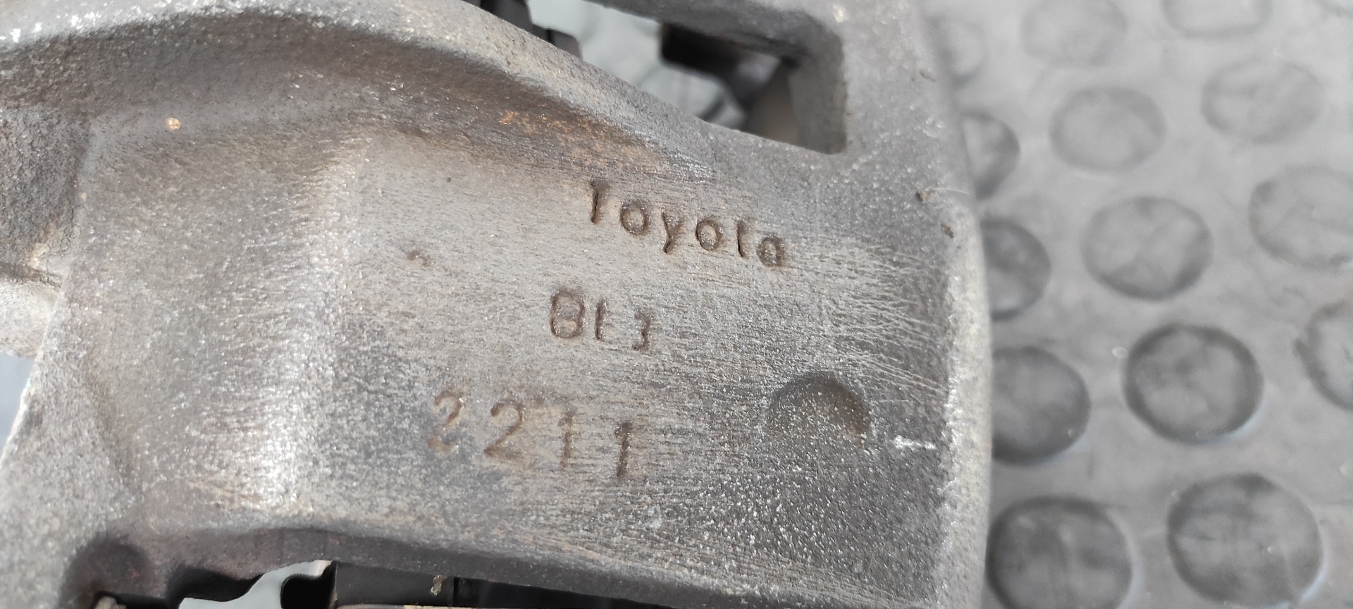 PINZA DE FRENO DELANTERA DERECHA TOYOTA COROLLA (E12) - vista 2