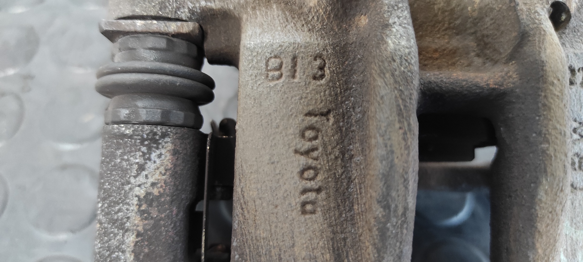 PINZA DE FRENO TRASERA DERECHA TOYOTA COROLLA (E12) - vista 6