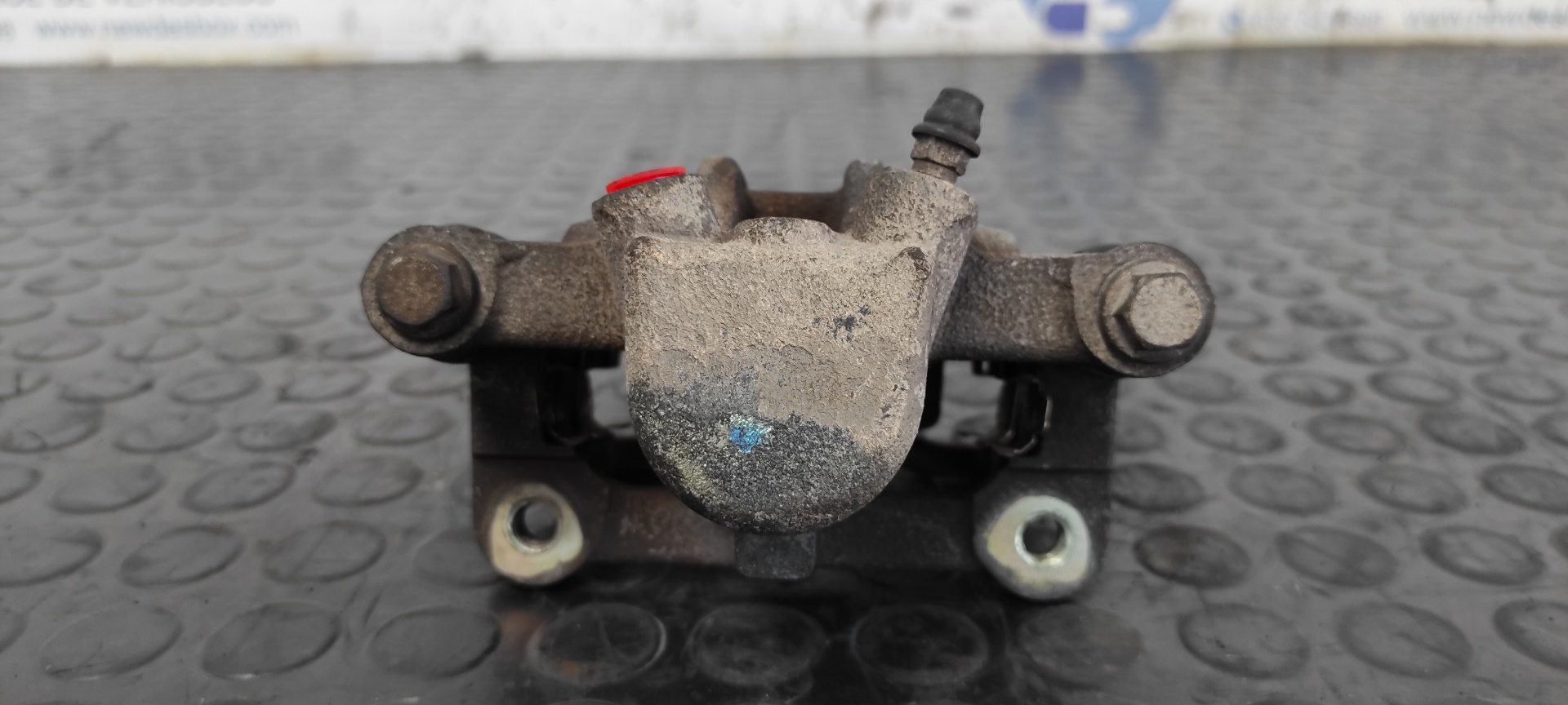 PINZA DE FRENO TRASERA DERECHA TOYOTA COROLLA (E12) - vista 2