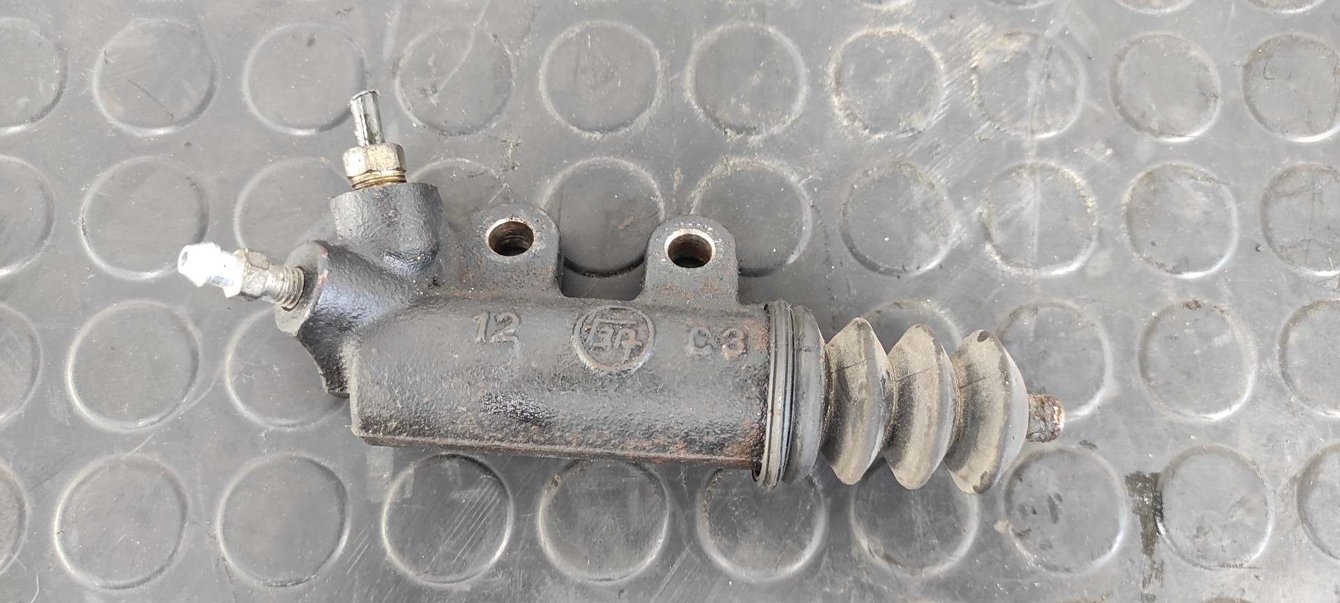 BOMBIN EMBRAGUE TOYOTA COROLLA VERSO (R1)