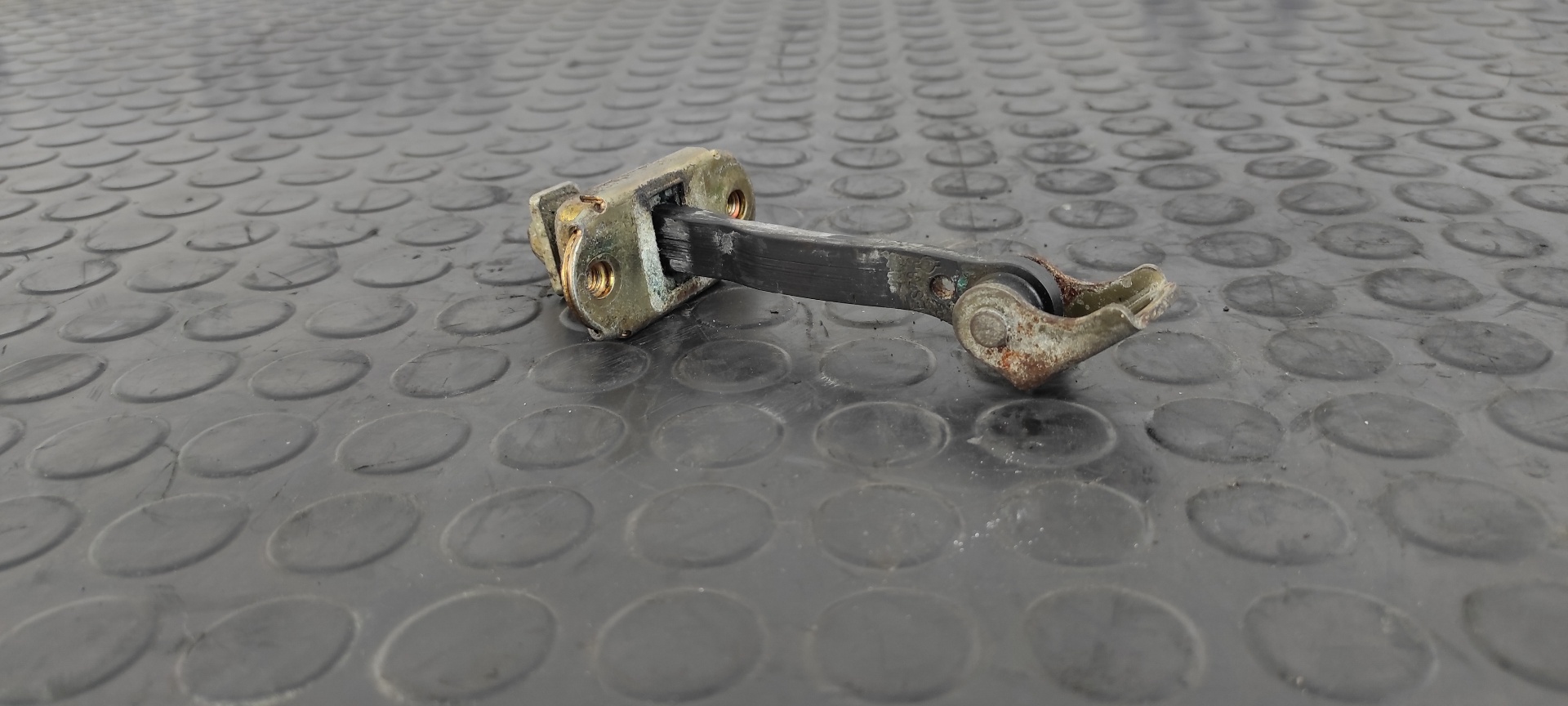 RETENEDOR PUERTA IZQUIERDA  NISSAN MICRA (K12E)