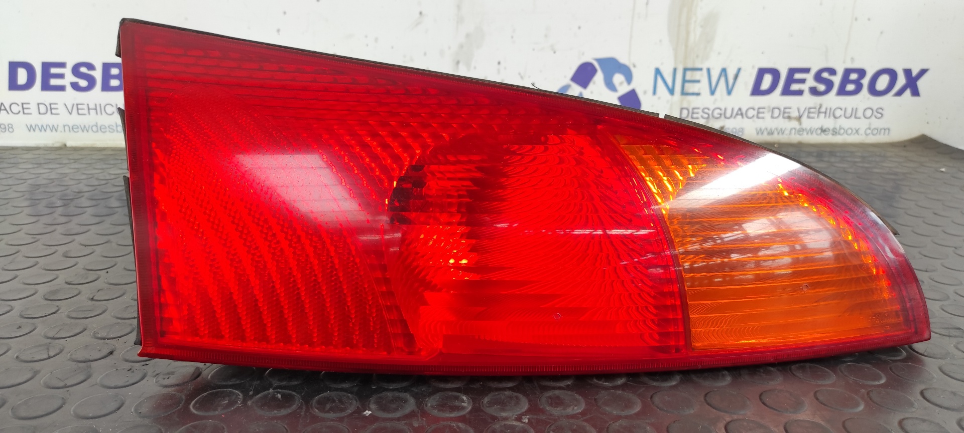 PILOTO TRASERO DERECHO FORD FOCUS BERLINA (CAK)