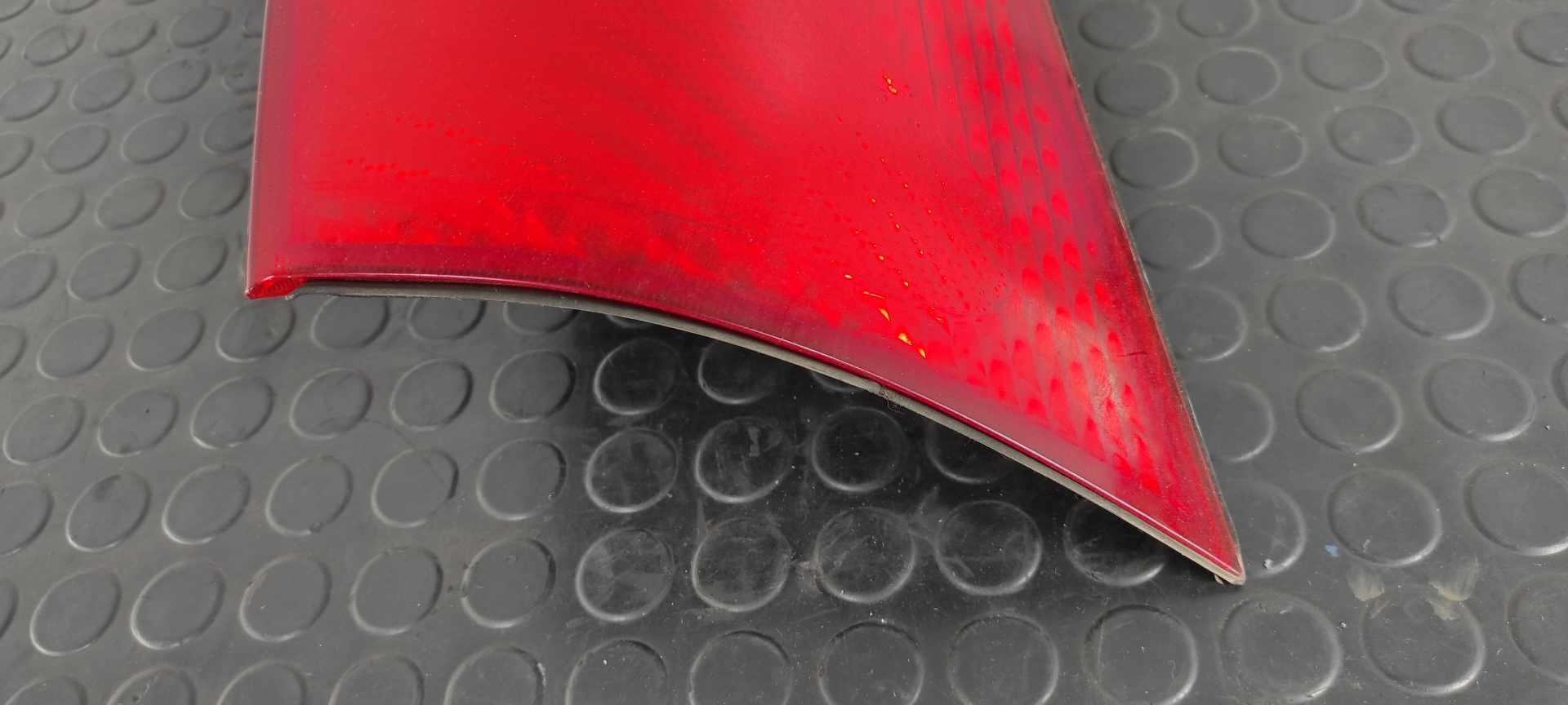 PILOTO TRASERO IZQUIERDO FORD FOCUS BERLINA (CAK) - vista 2