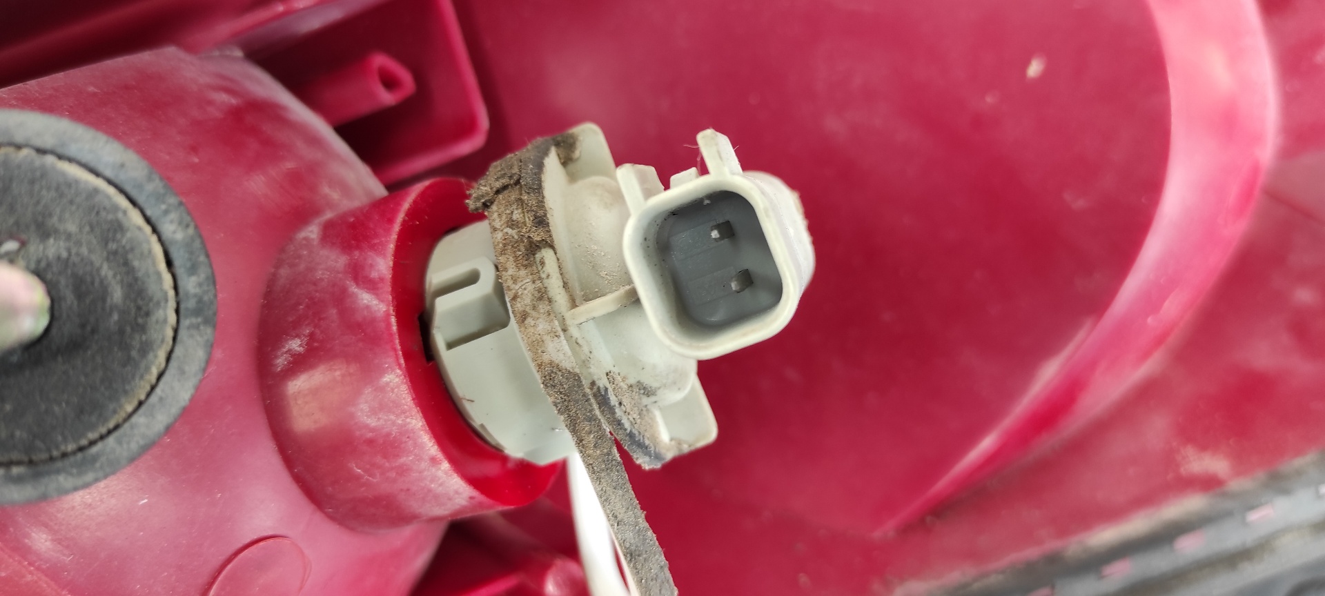 PILOTO TRASERO IZQUIERDO FORD FOCUS BERLINA (CAK) - vista 4