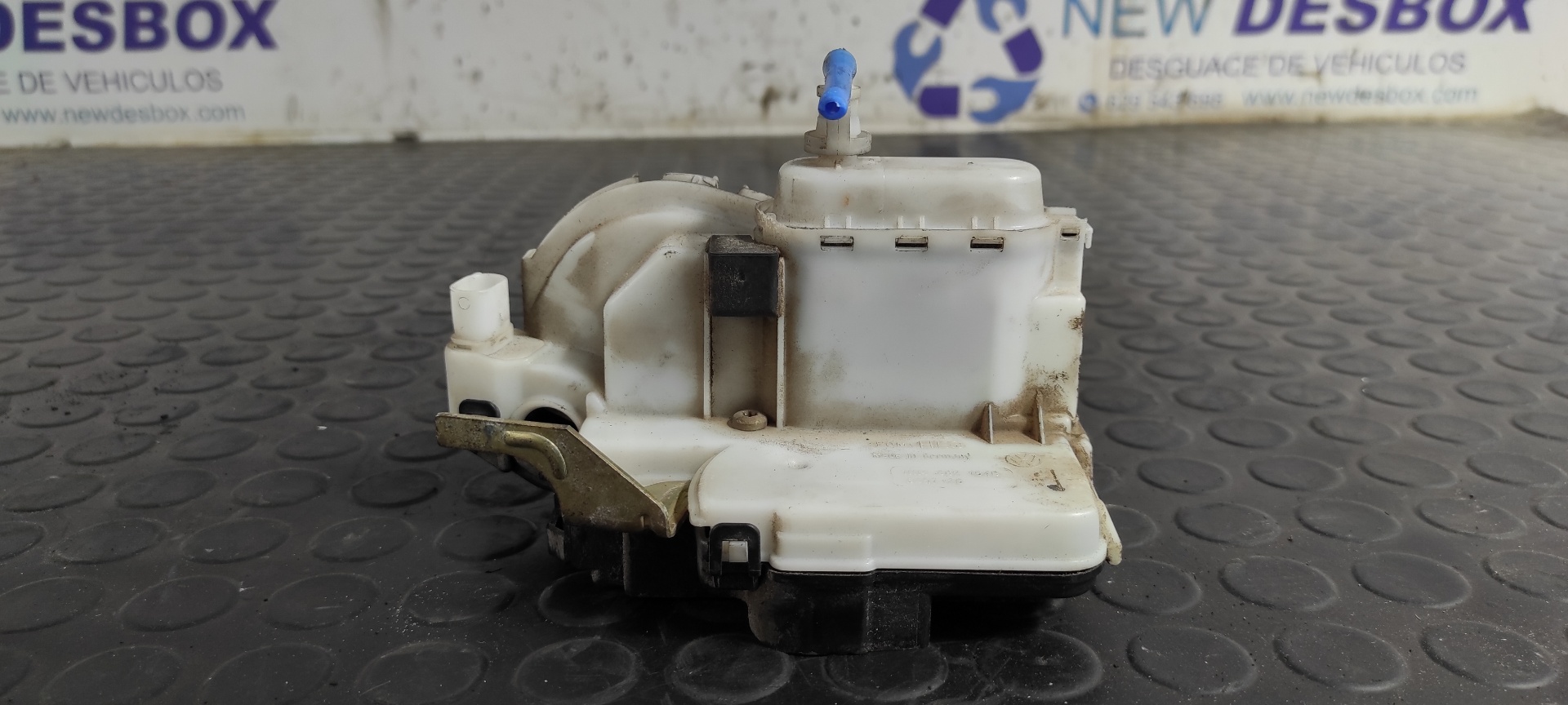 CERRADURA PUERTA DELANTERA DERECHA VOLKSWAGEN POLO BERLINA (6N1)