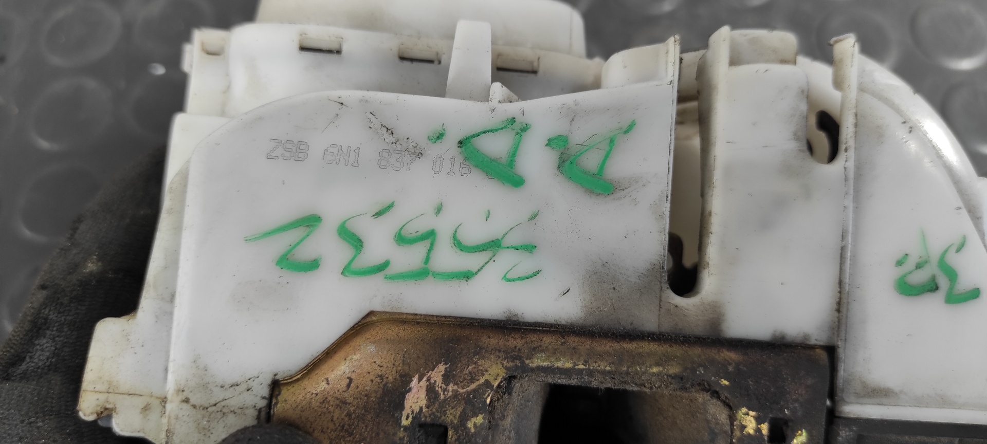 CERRADURA PUERTA DELANTERA DERECHA VOLKSWAGEN POLO BERLINA (6N1) - vista 2