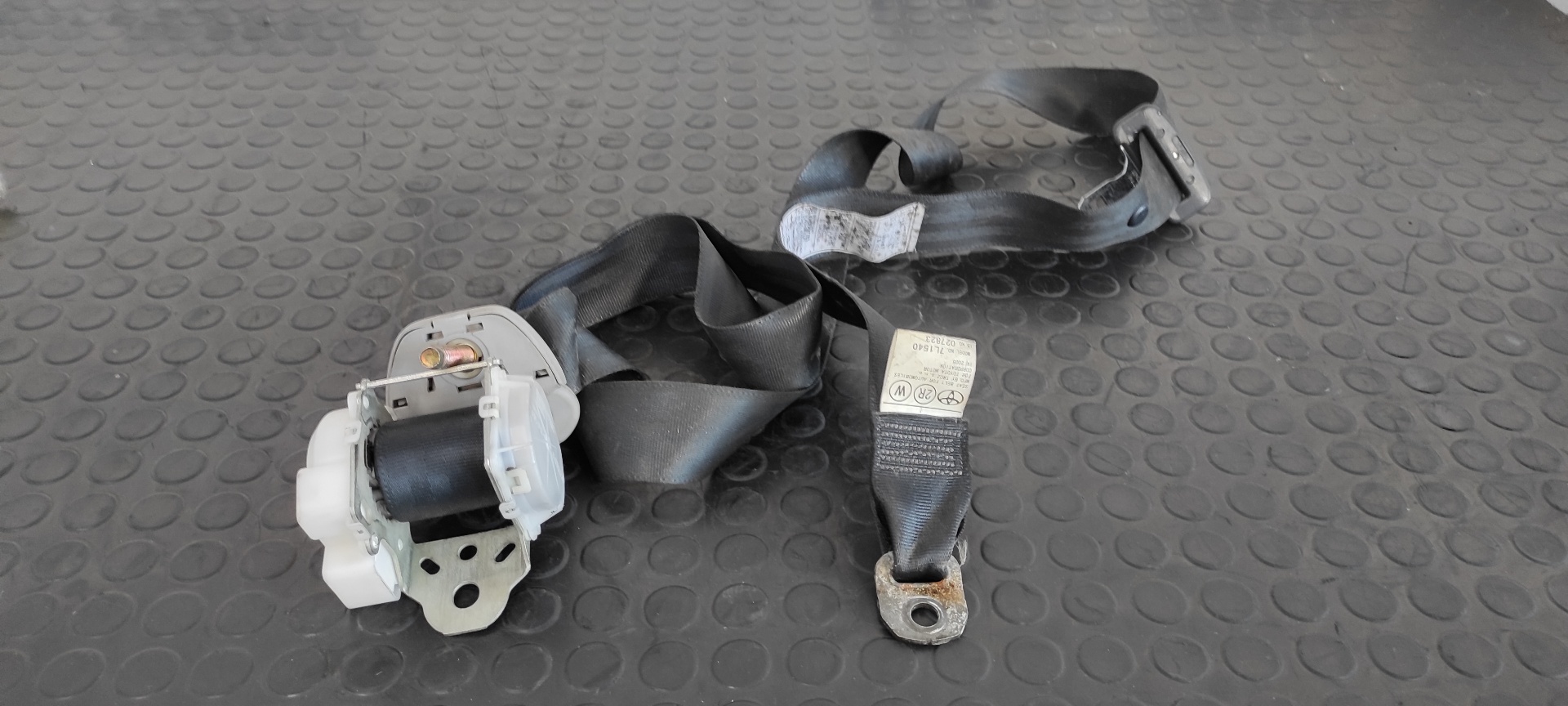 CINTURON TRASERO DERECHO TOYOTA COROLLA VERSO (R1)