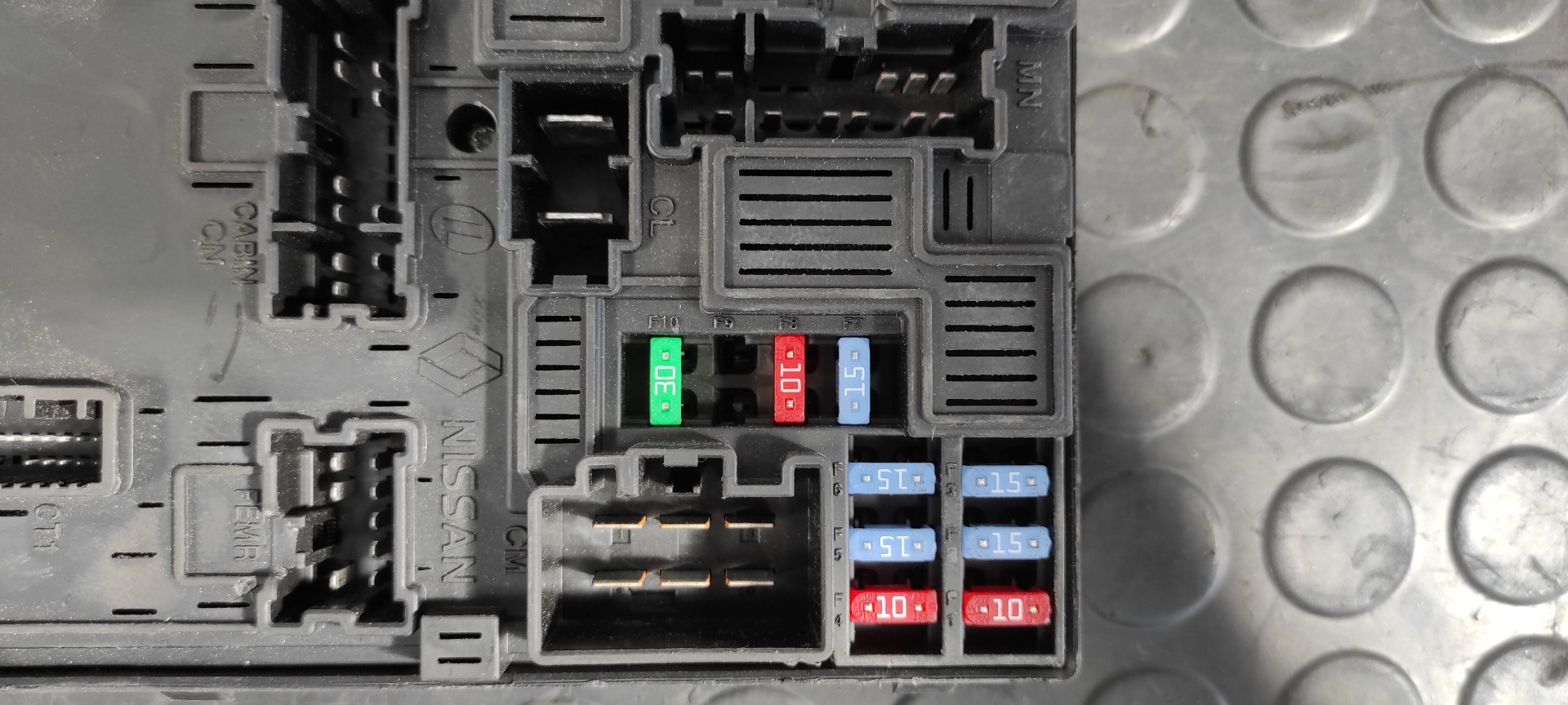 CAJA RELES / FUSIBLES NISSAN QASHQAI (J11) - vista 3