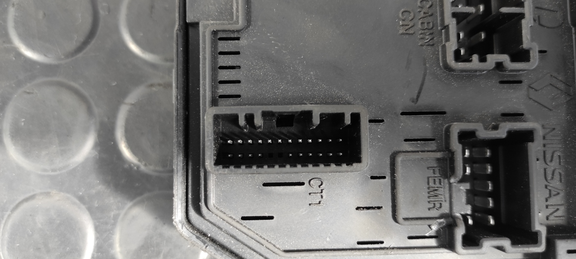 CAJA RELES / FUSIBLES NISSAN QASHQAI (J11) - vista 4