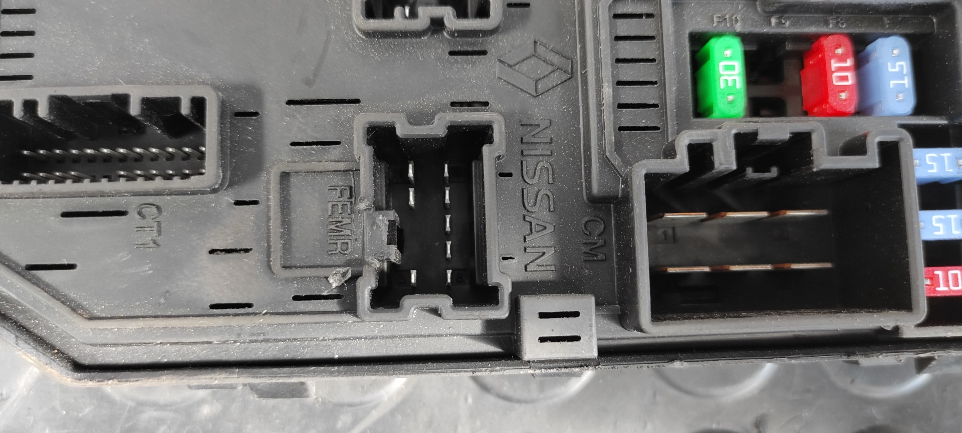 CAJA RELES / FUSIBLES NISSAN QASHQAI (J11) - vista 2