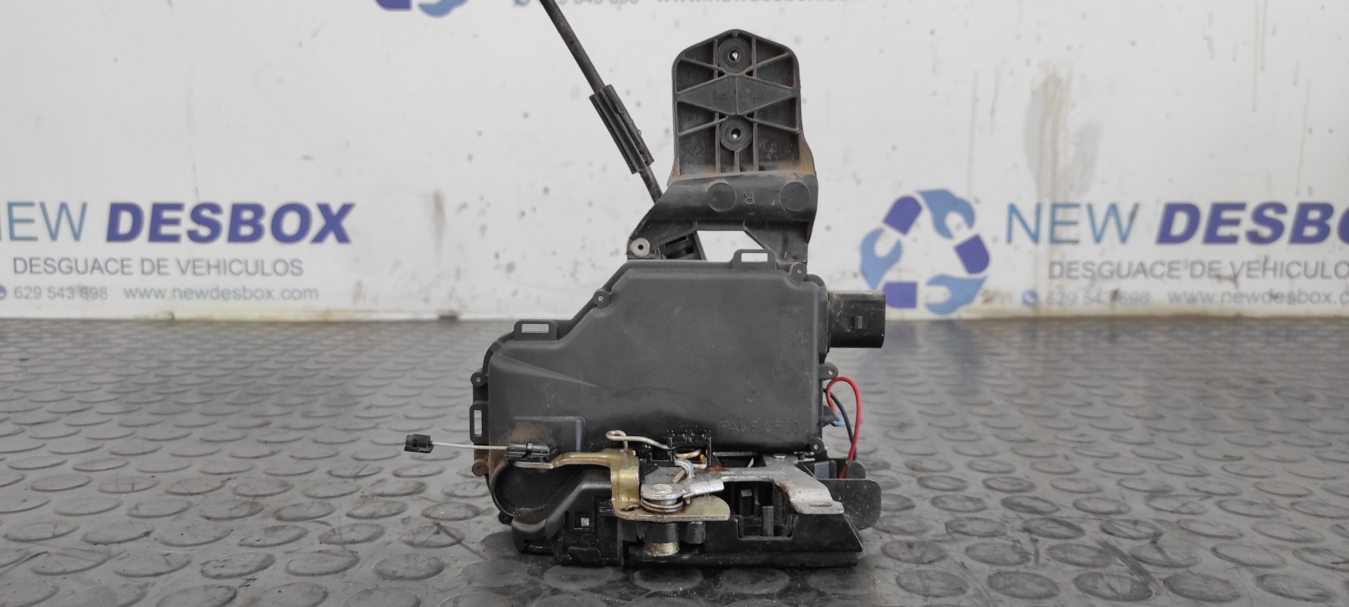 CERRADURA PUERTA TRASERA DERECHA VOLKSWAGEN PASSAT BERLINA (3B3)